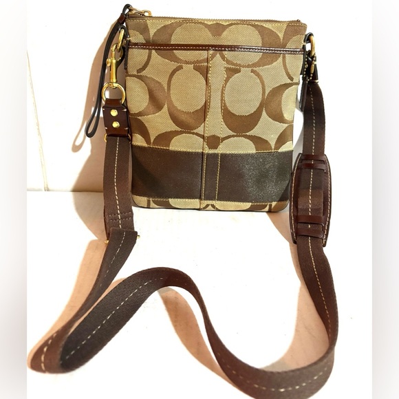Coach vintage CC signature print canvas crossbody handbag - Picture 1 of 8